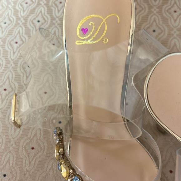 New clear heels with beautiful colored stones. - Picture 3 of 4